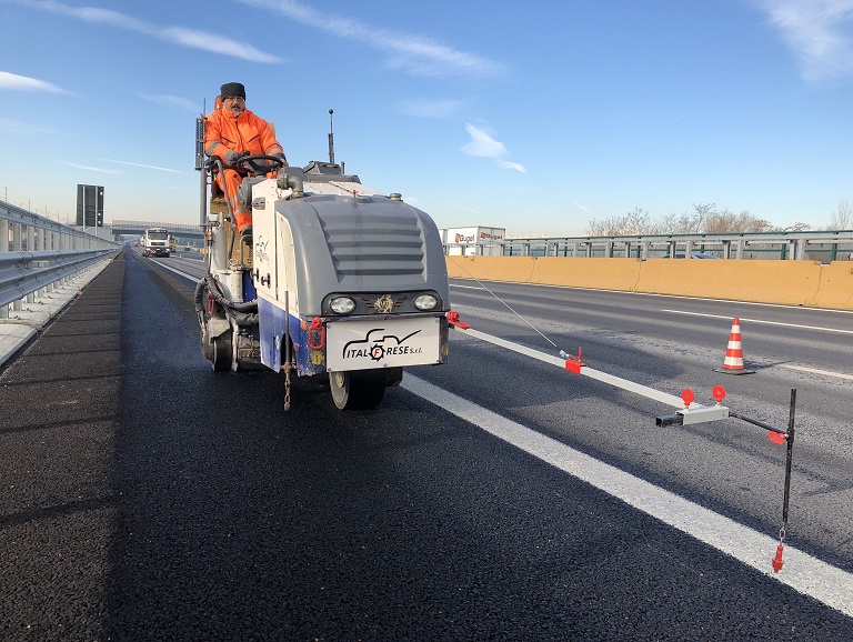 NOLEGGIO WIRTGEN W35DC LA PICCOLA FRESA PER LE BANDE RUMOROSE - "RUMBLE STRIPS"